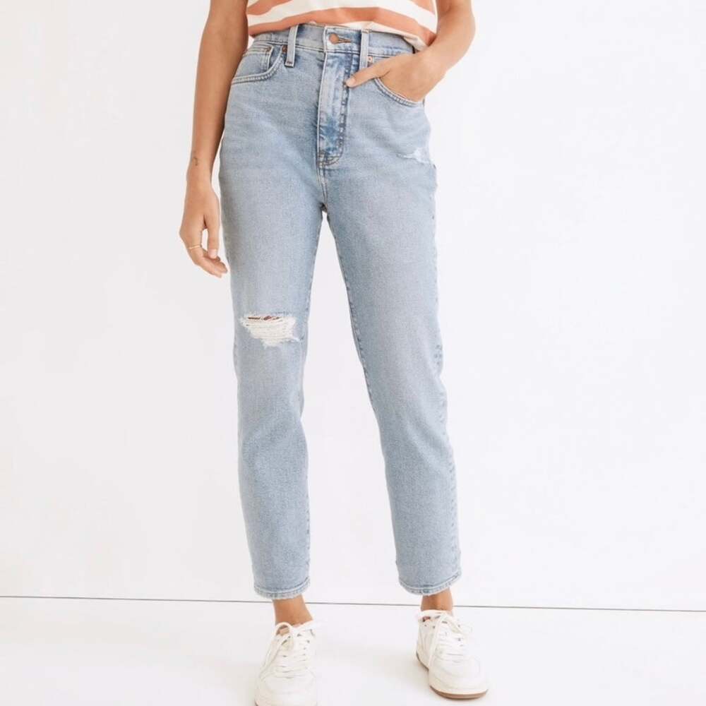 Madewell The Momjean in Austrey Wash: Ripped Edition Womens 25 Mom Jeans Taper
